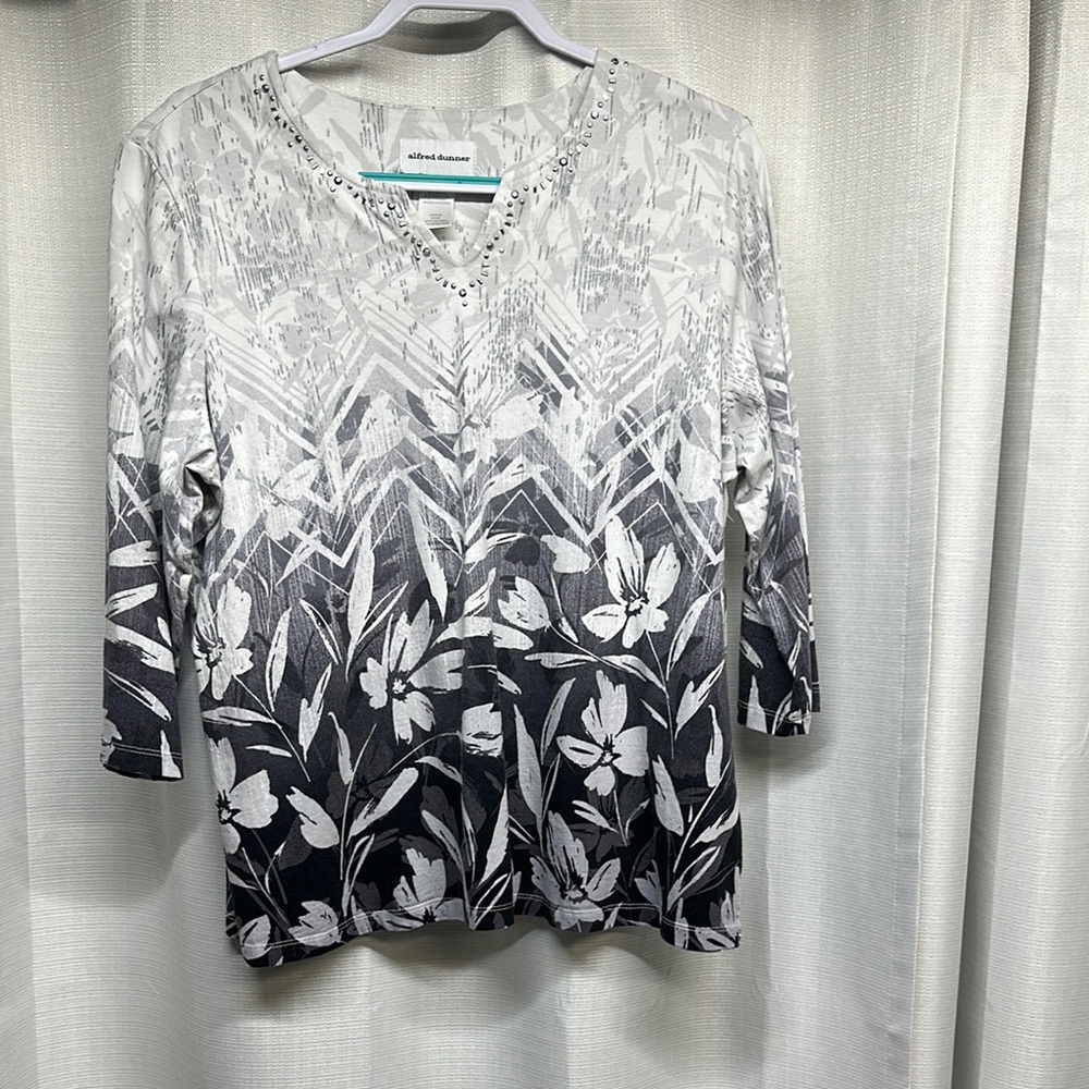 Alfred Dunner Women's Black and White Floral Top